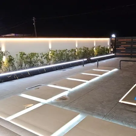 فيلة Aventus Luxury *