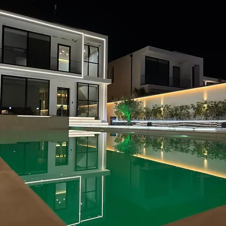 Aventus Luxury ヴィラ Rrushkull (Durres)
