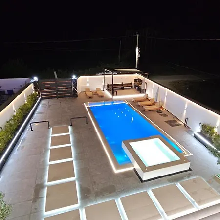 Aventus Luxury *