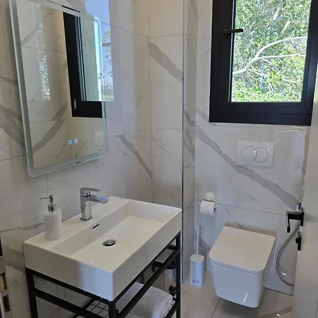 فيلة Aventus Luxury